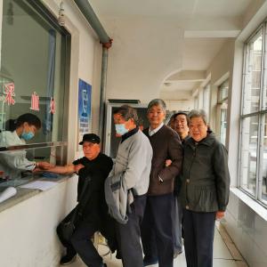 重陽敬老 情暖金秋——集團公司開展敬老助老、關愛老職工活動