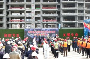 關(guān)愛生命、預(yù)防為主——集團(tuán)公司在新安縣碧桂園·繁花里舉辦防汛應(yīng)急演練暨安全標(biāo)準(zhǔn)化觀摩